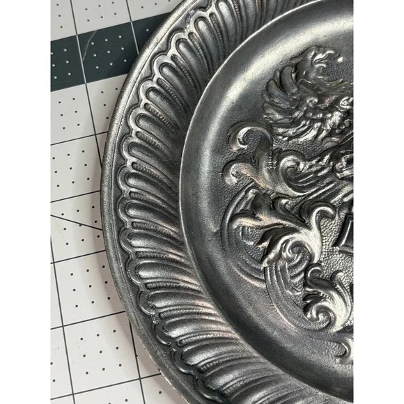 Vintage Heraldic Coat of Arms Embossed Pewter Wall Hanging Plate Knight Shield - Picture 3 of 6